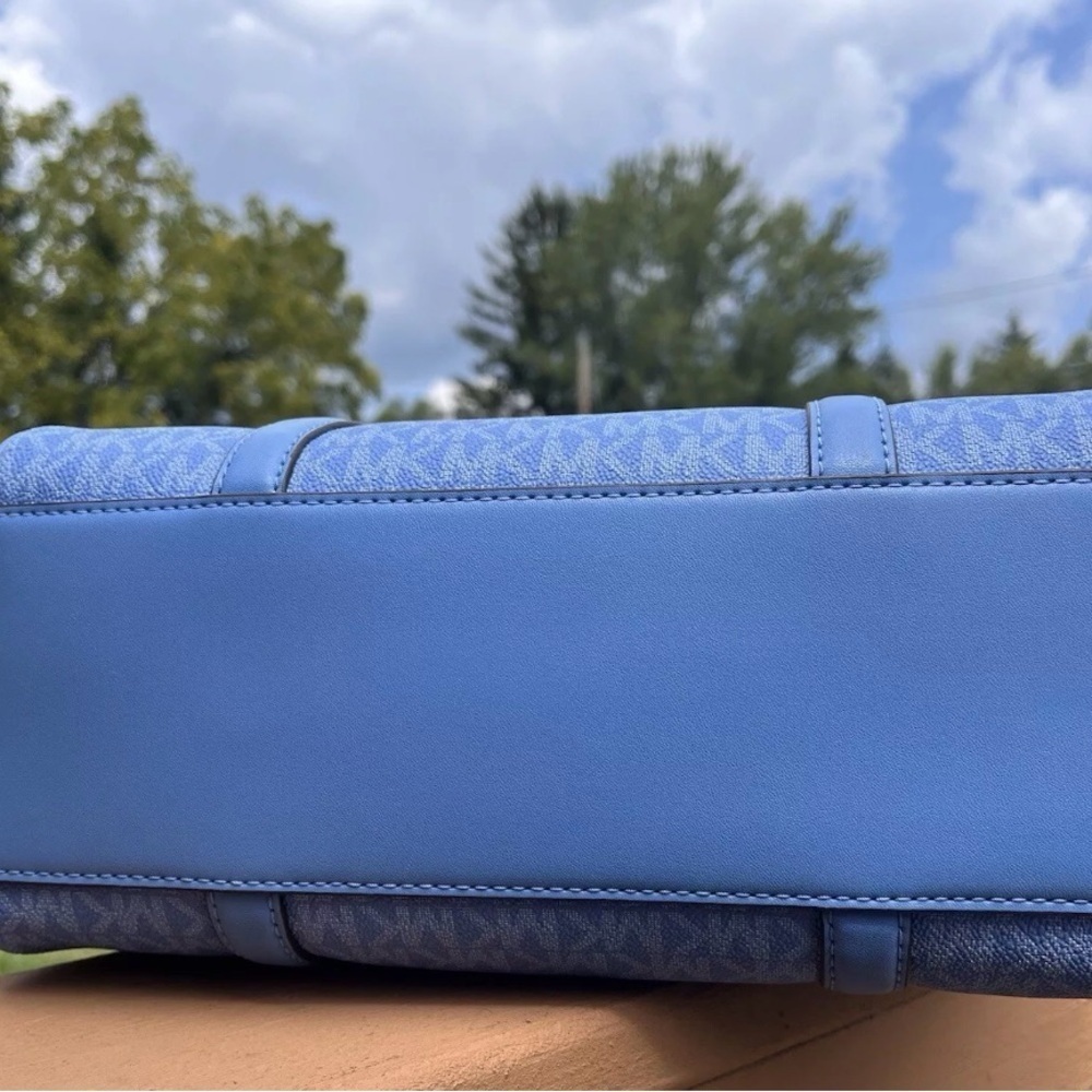 Michael Kors South Pacific Medium Duffle Satchel Crossbody NWT AirPods Charm - Picture 8 of 10